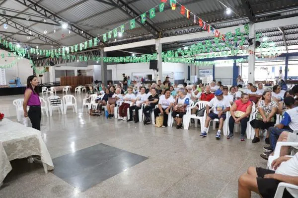Delegada da PJC conversa com idosos sobre prevenção da violência