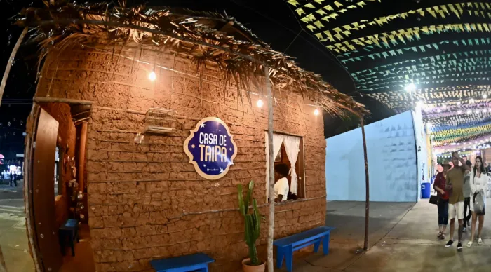 Casa de taipa é um dos atrativos da Vila do Forró / Fotos: Erick O'Hara