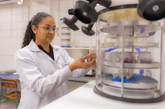 UEPG atualiza equipamento que realiza secagem de amostras por congelamento
