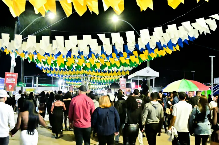 Na véspera de São João, Parque de Exposições recebe público para a quarta noite do Arraiá da Conquista