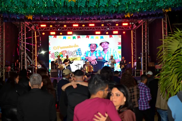 Vila Junina privilegia raizes do São João e valoriza artistas regionais