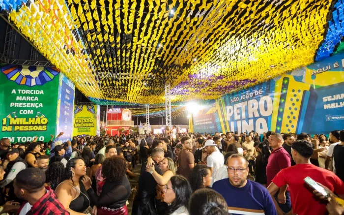 Sotaques de todo o país: turistas invadem o Pátio Ana das Carrancas no São João de Petrolina
