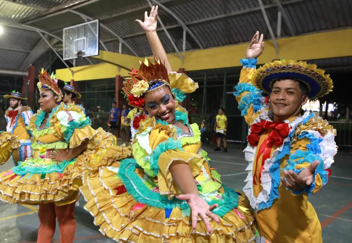 Quadrilhas finalistas se apresentam na Praça Waldemar Henrique