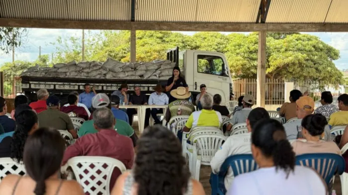 Ao todo, a ação beneficiou 2.288 produtores rurais em 16 municípios de Rondônia, com a distribuição de 35 quilos de condicionador de solo para cada produtor atendido