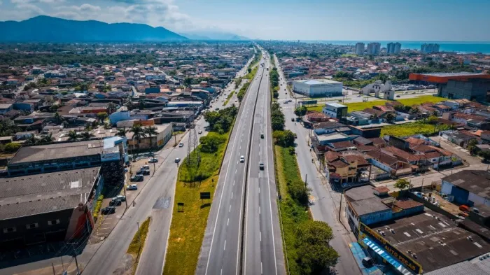 Rodovia de SP que liga a Baixada Santista ao Vale do Ribeira recebe mais de R$ 260 milhões em modernização