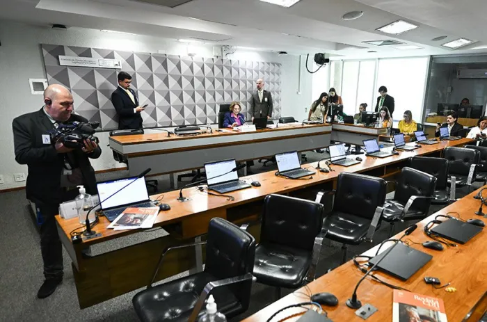 CDH aprova garantia de acessibilidade para mulher surda em consultas e exames