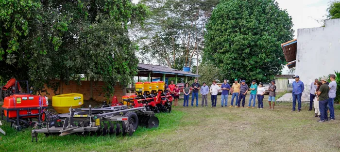  Recebendo novos equipamentos que vão aumentar a produtividade e reduzir os custos no campo (Fotos: Rafael Oliveira | Secom ALE/RO)