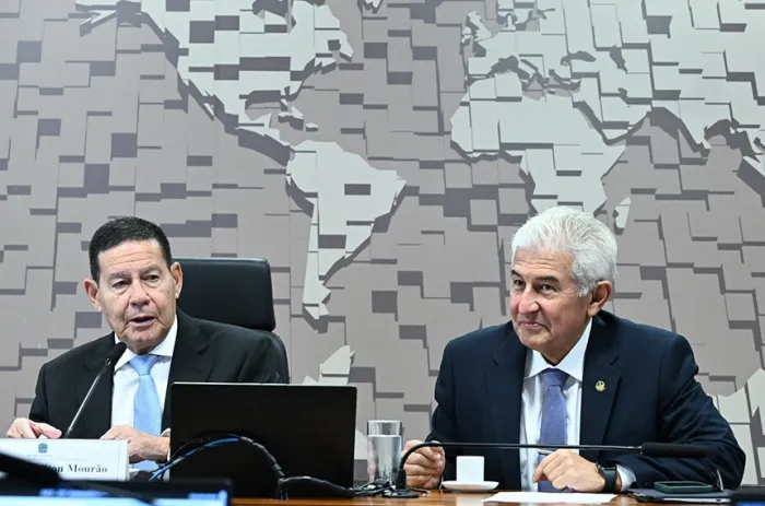 Hamilton Mourão, que presidiu a reunião, e Astronauta Marcos Pontes, relator de dois PDLs - Foto: Geraldo Magela/Agência Senado