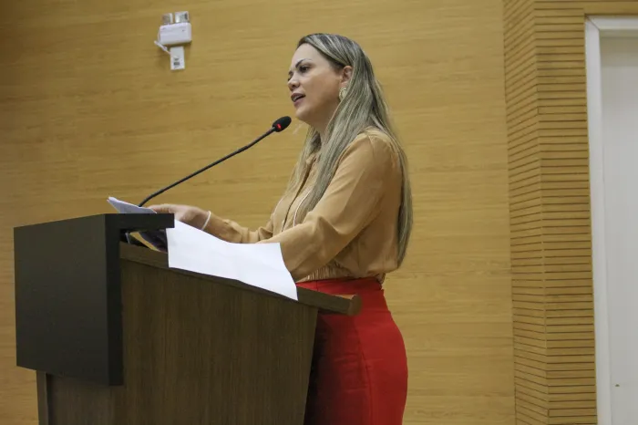 Cláudia de Jesus garante R$ 250 mil para centro cirúrgico