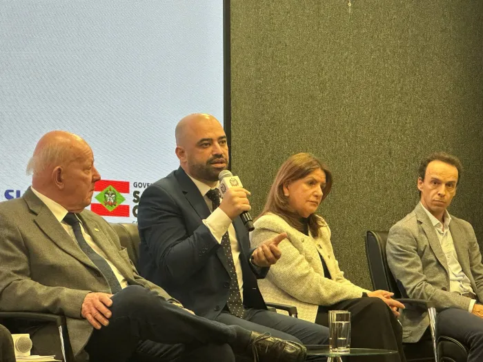 Estado debate aperfeiçoamento dos consórcios para ampliar atendimentos e reduzir tempo de espera por procedimentos