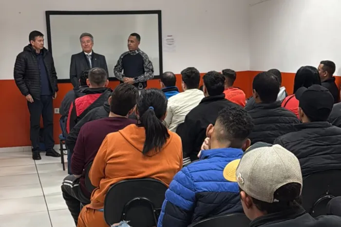 Hashioka visita curso de formação de vigilantes e reforça apoio à segurança privada