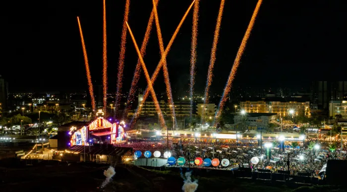 Véspera de São João reúne diferentes estilos musicais e anima público no Arraiá do Povo