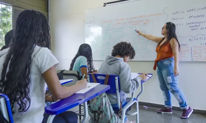 Escolas privadas fora de locais de votação terão aulas normais no DF