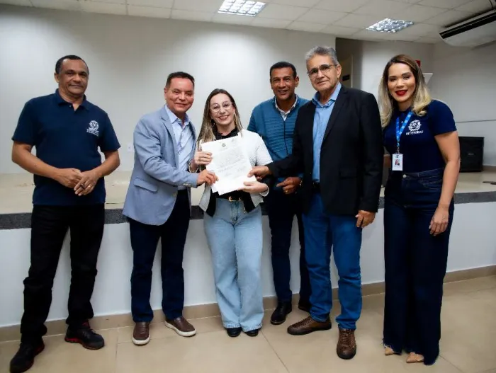 Assembleia e Intermat entregam 101 escrituras a moradores do Residencial Pomeri