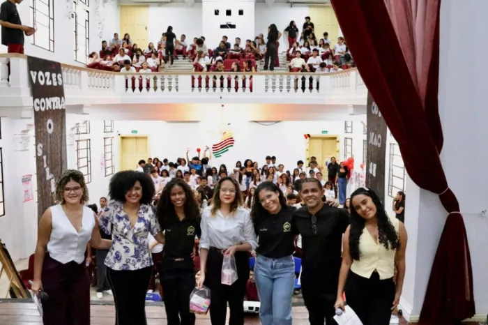 Sempi participa de atividade de conscientização sobre feminicídio no Liceu Piauiense