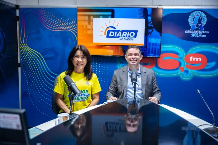 O jornalista Ronald Segundo recebeu a professora Denise Martins, que mostrou a importância da natação