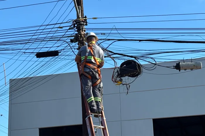 Mutirões no Norte do Paraná retiram 1,3 tonelada de cabos de telecomunicações irregulares