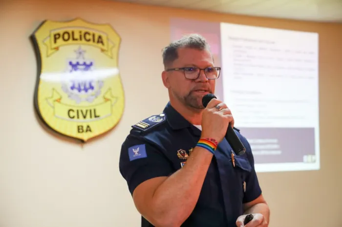 Servidores da Polícia Civil participam de evento alusivo ao orgulho LGBTQIAPN+