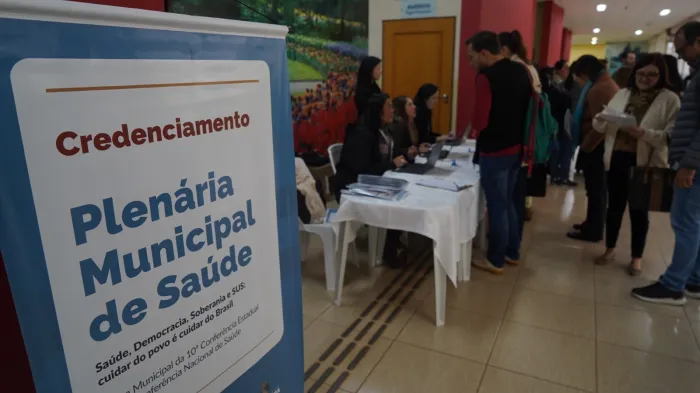 Plenária Municipal de Saúde é marcada por homenagens e construção de propostas para fortalecimento do SUS