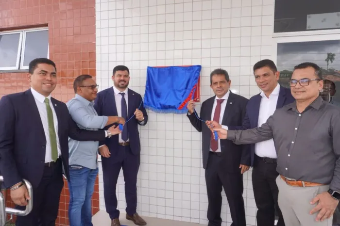 Autoridades do MPMA e de outras instituições descerraram a placa de inauguração