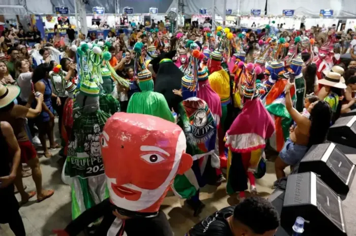 Cantor Chico de Assis é atração na programação do Arraial de Todos os Santos 2026