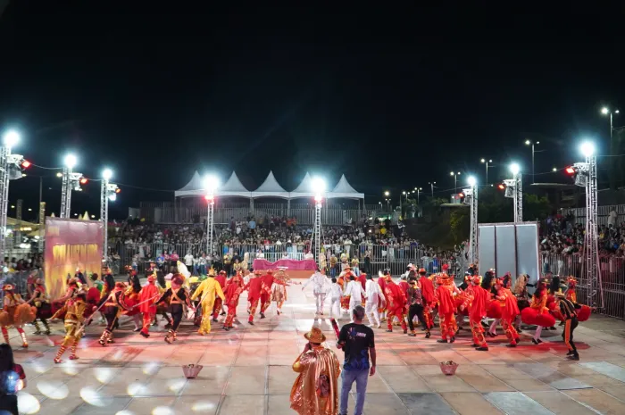 Primeira noite reúne milhares de pessoas e abre concurso de quadrilhas em Porto Velho