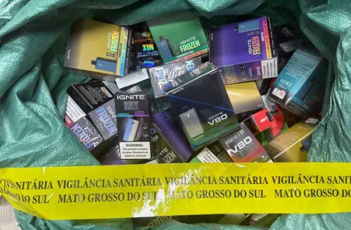 Vigilância apreende medicamentos irregulares e vapes em transportadora da Capital