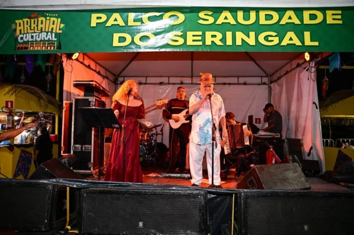 Alegria e nostalgia marcam a terceira noite do Arraial Cultural no Palco Saudade do Seringal