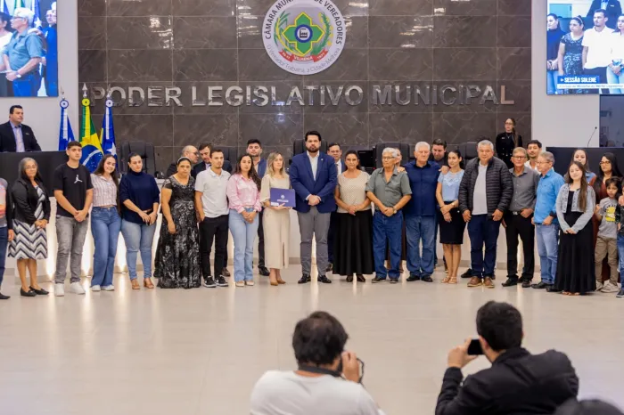  Familiares e amigos do vereador Roberto Moraes durante a homenagem in memorian (Foto: Thyago Lorentz I Secom ALE/RO)