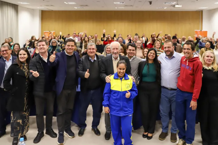 Em encontro com APAEs, Piana reforça compromisso do Estado com a educação especial
