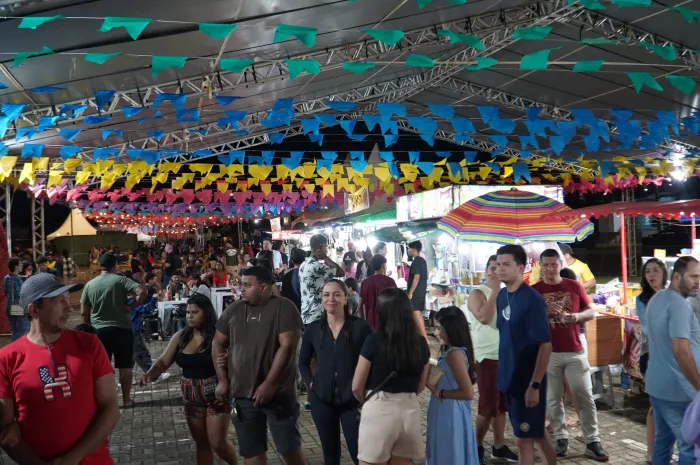 Praça de alimentação é um dos destaques do Arraiá do Bera