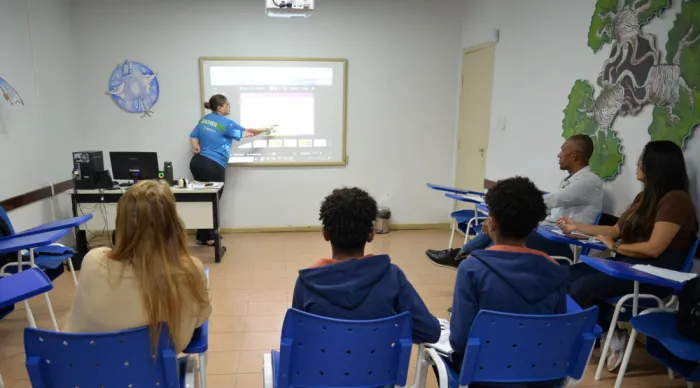 Atualmente o Centro Estadual de Idiomas atende 609 alunos matriculados em seus polos educacionais, distribuídos na sede em Aracaju e nas Diretorias Regionais de Educação