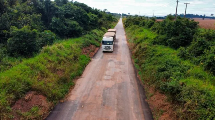 As intervenções incluíram recuperação do pavimento asfáltico, melhorando a estabilidade da pista