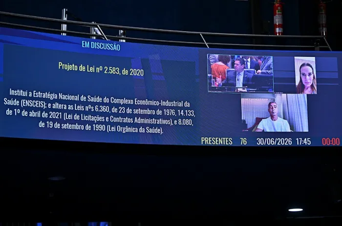 O painel do Plenário indicando que o projeto está em discussão - Foto: Ton Molina/Agência Senado