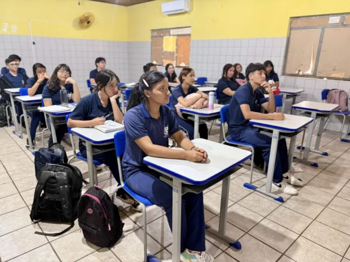 A taxa de abandono escolar no ensino médio público do estado caiu de 7,5% para 4,3% entre 2022 e 2025 em Rondônia