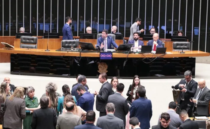 Câmara aprova regras para uso do símbolo da Cruz Vermelha em período de conflito armado