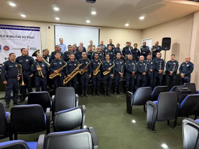 Autor do Hino da Polícia Militar do Piauí visita Quartel do Comando Geral