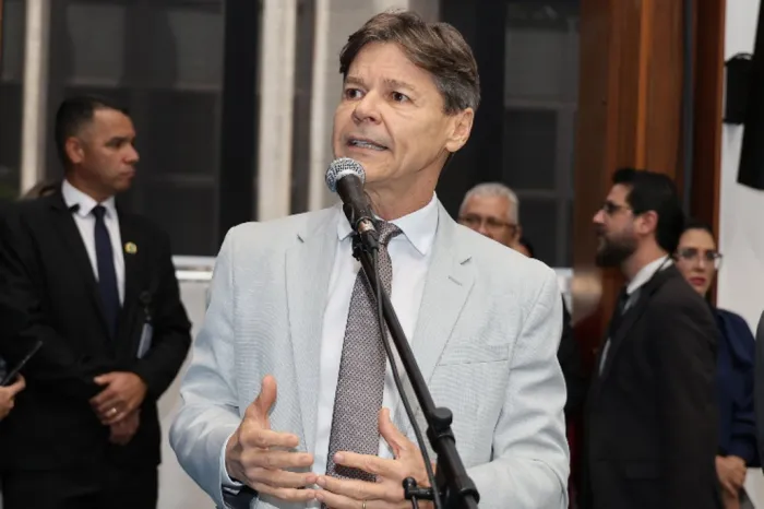 Paulo Duarte pede quebra-molas em rua com tráfego intenso