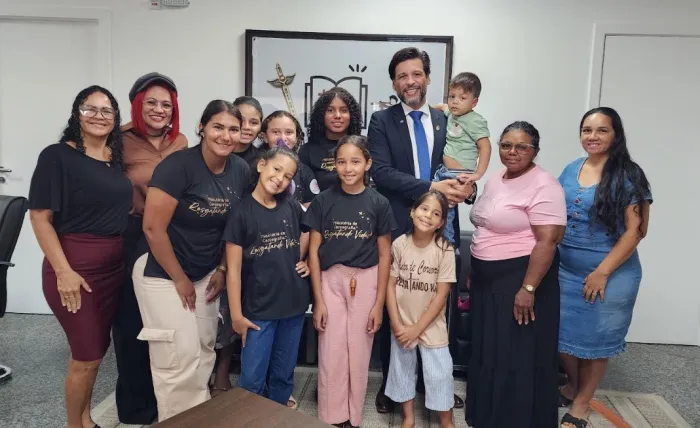 Delegado Camargo conhece projeto que atende crianças e adolescentes na zona leste