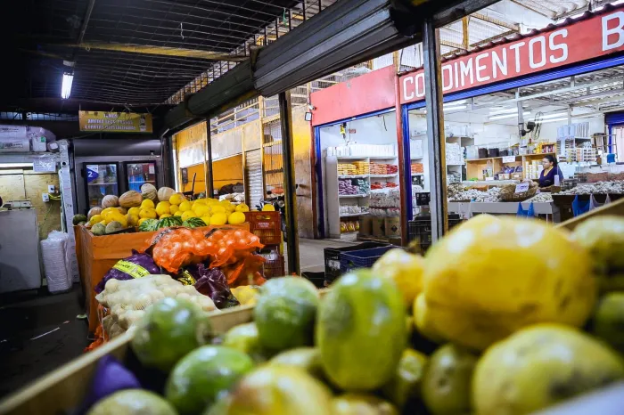 Batatinha, tomate e maçã nacional lideram queda de preços na Ceaca