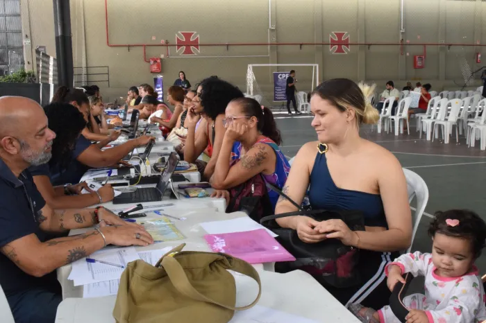 Ação da Prefeitura do Rio na sede do Vasco da Gama oferece CadMóvel Carioca e vagas em cursos profissionalizantes gratuitos