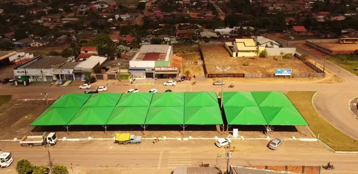  Novas tendas metálicas com calhas para feirantes e clientes (Foto: Apolo Mendonça | Assessoria Parlamentar)