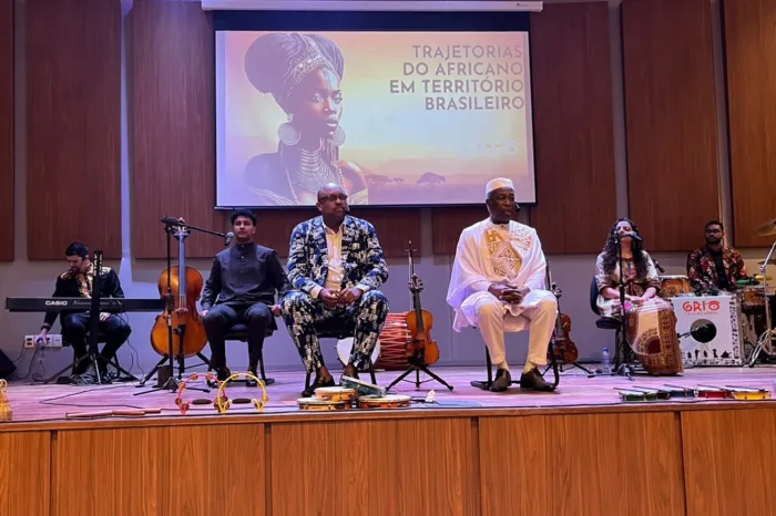 Educação de Feira fortalece compromisso com o letramento racial em formação com o professor Natanael dos Santos
