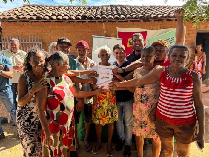 Interpi entrega registro de imóvel à comunidade quilombola Jatobazinho em Dom Inocêncio
