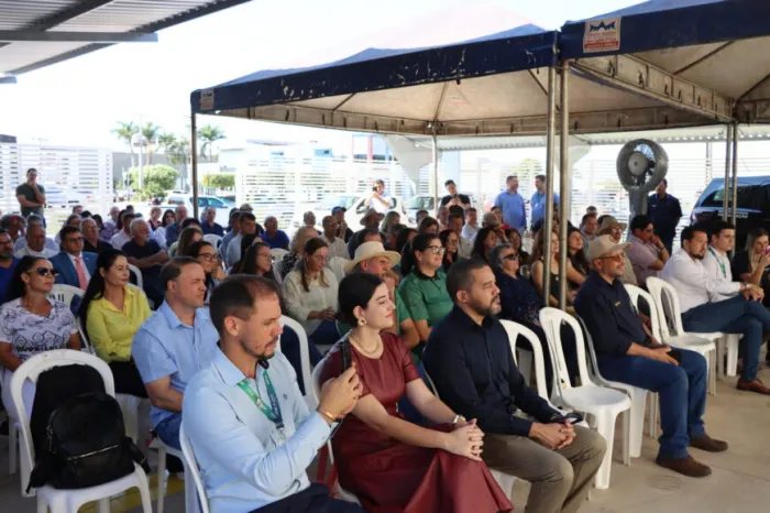 A solenidade contou com a presença de autoridades estaduais e municipais, representantes do setor produtivo e servidores
