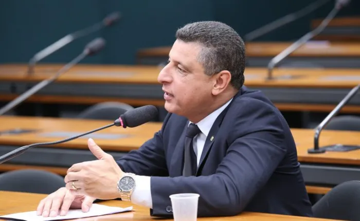 Comissão aprova bolsas para pesquisas científicas de curta duração e alto impacto