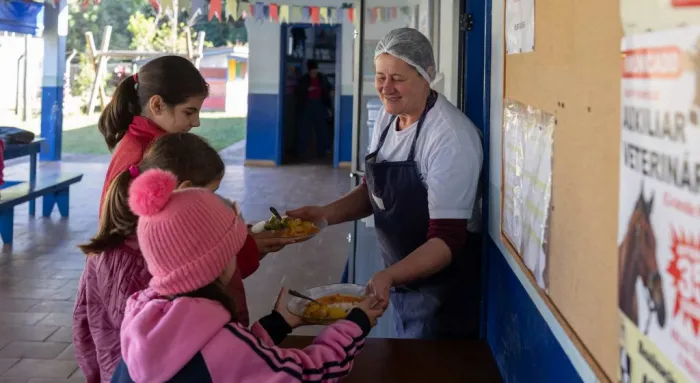 Escola rural é o primeiro imóvel a receber água tratada após 40 anos de espera em bairro de São Bento do Sapucaí: ‘agora a gente tem água limpinha para cozinhar’ 