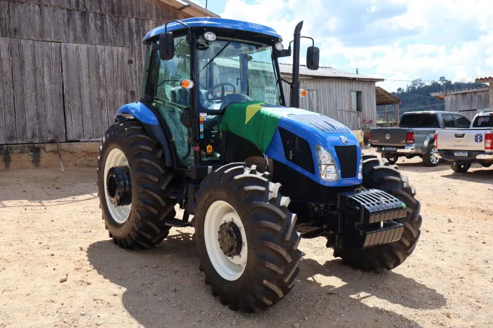  Trator agrícola vai atender os produtores rurais da Asproval (Foto: Alexandre Almeida I Secom ALE/RO)