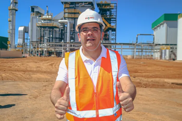Em Uruçuí, Rafael Fonteles visita primeira indústria de etanol de milho e sorgo do Piauí e destaca parceria do poder público para geração de empregos