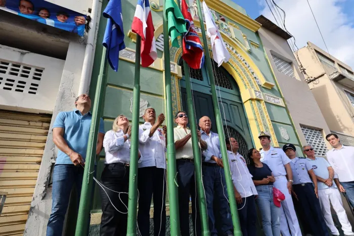 Governador participa da abertura e segue no cortejo do Dois de Julho em Salvador